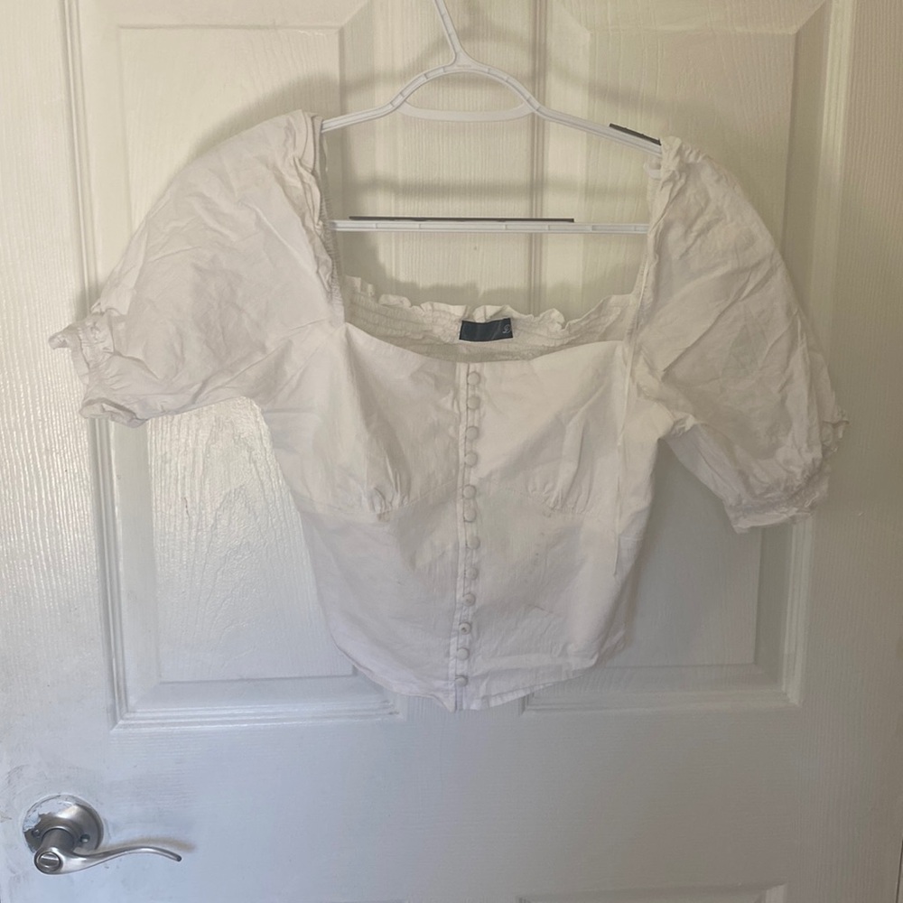 White cropped square chest line puff sleeve